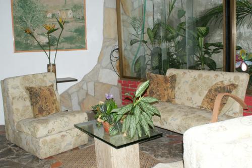 alquilo comodo anexo en PRADOS DEL ESTE