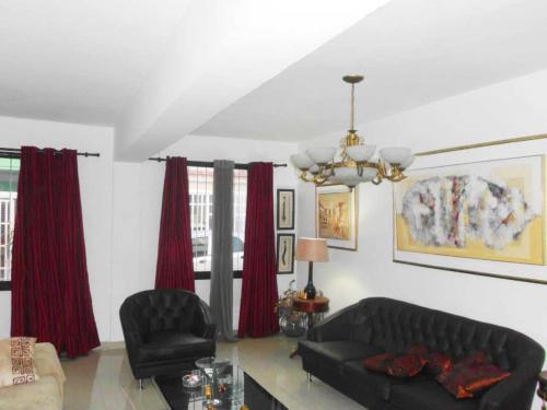 Espectacular Casa en la Urb. Los Mangos