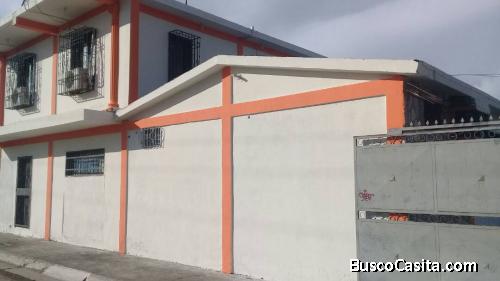 Vendo amplia casa familiar