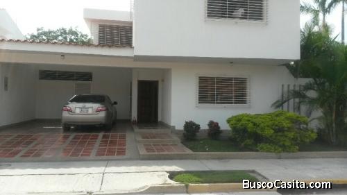 EN ALQUILER CASA DE DOS PLANTAS 300 MTS CONJUNTO CERRADO VIGILANCIA