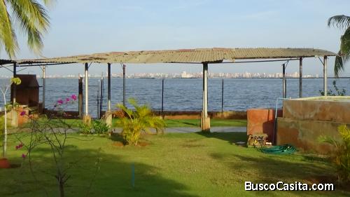 Hermosa casa en la playa frente al lago de Maracaibo