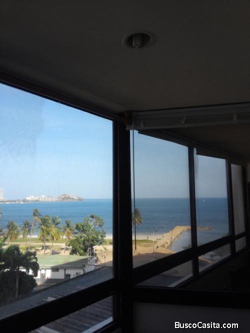 Apartamento con Vista al Mar y la playa detrás