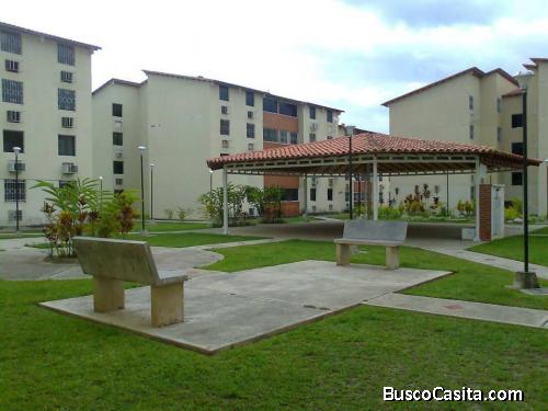 VENDO POR MOTIVO DE VIAJE BELLO Y COMODO APARTAMENTO PLANTA BAJA