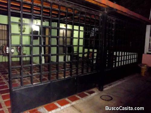 SKY GROUP Vende estupenda casa en la URB. CIUDAD JARDIN CAGUA