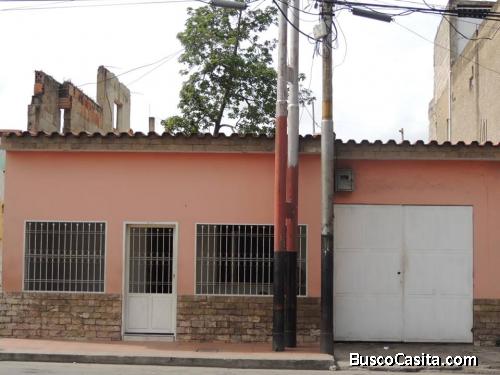 SKY GROUP Vende cómoda casa en Av. Aguirre de cagua