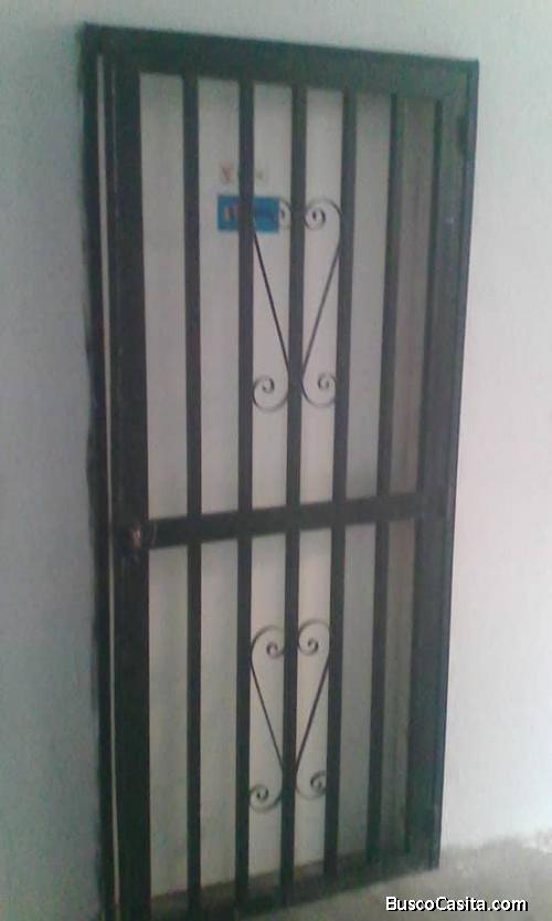 se vende comodo apartamento