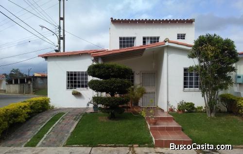 SKY GROUP Vende espaciosa casa en Cabudare- Urb.Prados del Golf