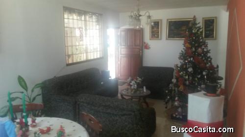 casa de 523 mts2, 3 hab, 2 baños, sala, comedor y cocina, porcelanato, porche, doble garaje