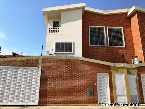 Q1116 CONSOLITEX VENDE TOWNHOUSE NAGUANAGUA VILLAS SERENA