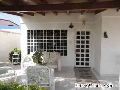 SKY GROUP Vende excelente casa en la Urb. La Mantuana Turmero