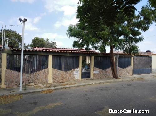 Urb. Los Tamarindo (Av. Prolongación Manaure) 