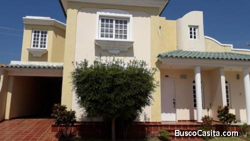 Venta de Casa en Av Milagro de Maracaibo.