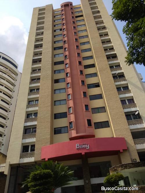 En venta bello apartamento en Urb. El Parral, Edif. Bally Suite. Negociable