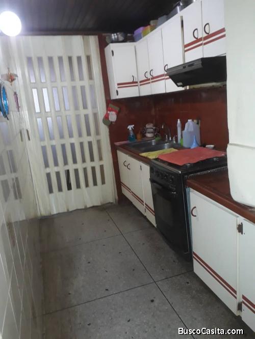 VENDO APTO. EN LA URB. CHUPARIN, PUERTO LA CRUZ