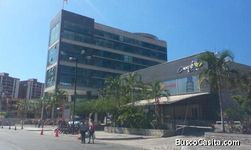 En Venta Consultorio Medico en C. C. Concepto La Granja. Negociable