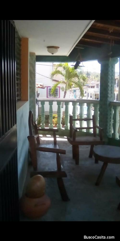 Se vende casa amplia.