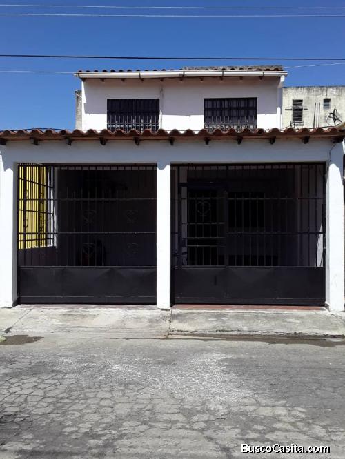 SKY GROUP Vende casa de 2 niveles, en la Urbanización Bucaral, Conjunto Residencial Valle de Oro