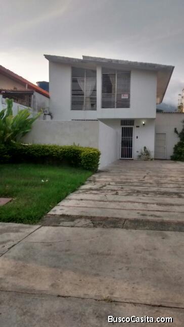 SKY GROUP Vende amplia casa ubicada en Naguanagua, específicamente en la Urbanización Chaguaramal 