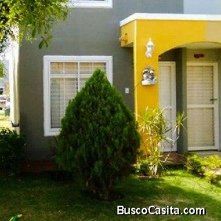 EN VENTA TOWN HOUSE EN CAMINOS DE LA LAGUNITA 