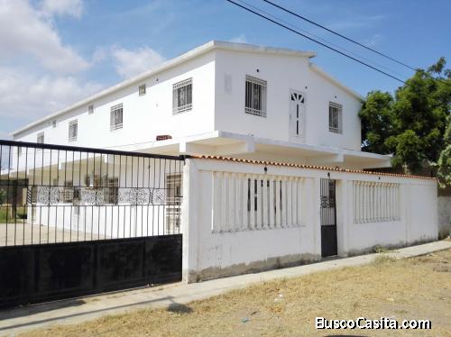 Casa-quinta en Av. Intercomunal 