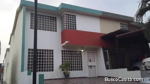 SKY GROUP VENDE Town house de esquina, ubicado en Sabana del medio, San diego