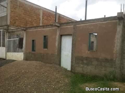 Casa en construcción amplio terrero ARAGUA-LOS OVEROS