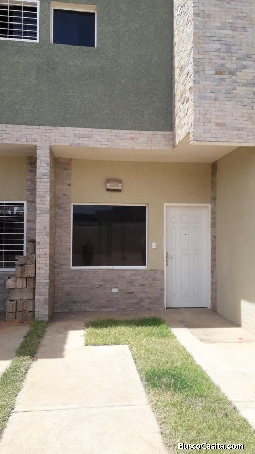 SE VENDE TOWNHOUSE EN COIMBRA SUITE VILLA ALIANZA