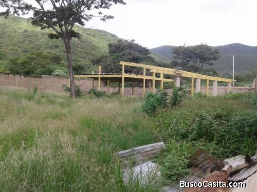 Terreno + construcción  en Margarita