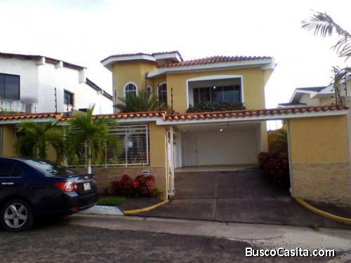 Venta de Hermosa Casa en Villa Granada - Bajo de Precio!