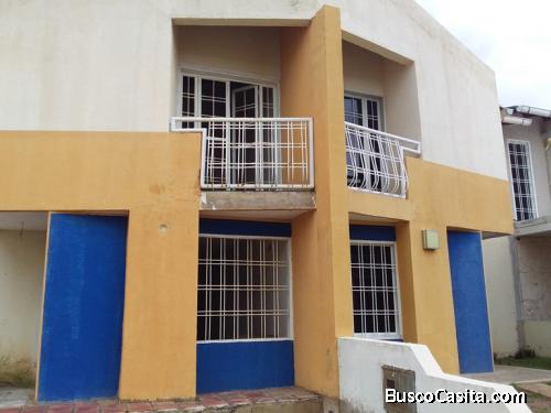Venta de Town House en Obra Gris en El Tiamo-  Bajo de Precio!!