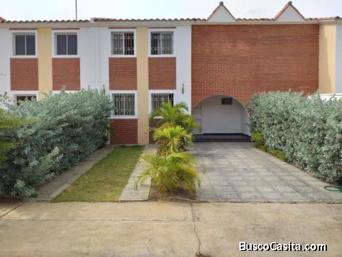 Cómoda Casa en venta en coro MLS#19-10686
