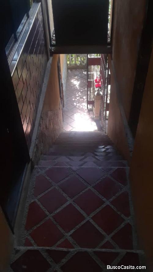 Casa grande con terreno, se vende o se cambia precio negociable