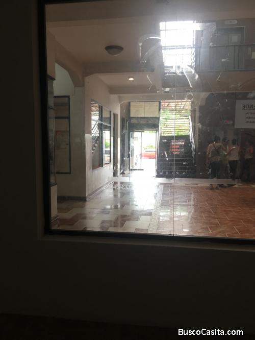 En venta Local CC Country Club