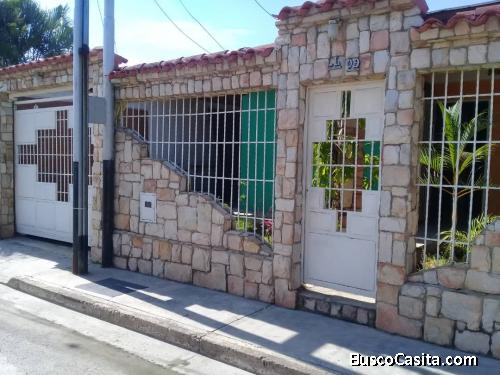 SKY GROUP Vende estupenda casa en Urb. Araguaney I de Palo Negro, con 144 mts. de terreno y 122 mts.