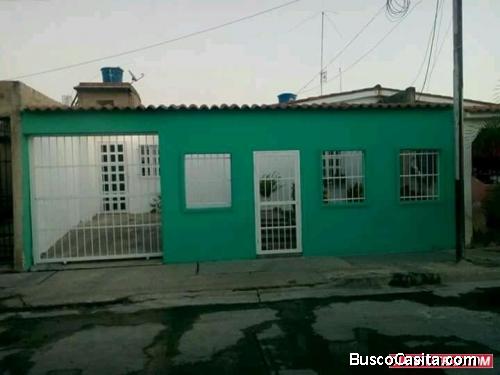 DORATA REALTY VENDE BELLA CASA EN URB. ARAGUANEY SECTOR FLOR AMARILLO