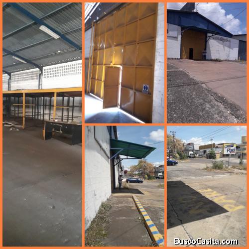 EN VENTA GALPONES EN AV. PASEO CARONI