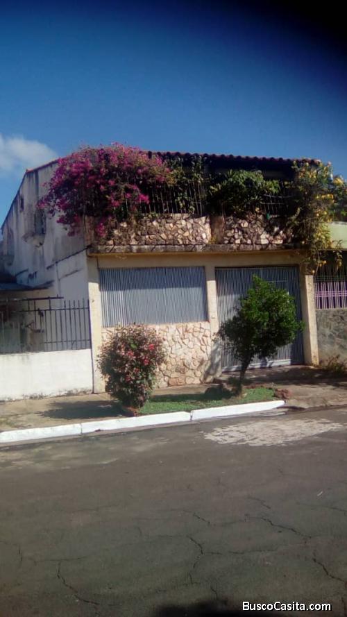 Amplia casa de dos niveles en Urb Los Bucares, Puerto Ordaz, Bolívar, Venezuela