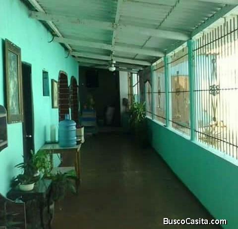 ESPECTACULAR CASA EN EL CENTRO DE PUNTO FIJO