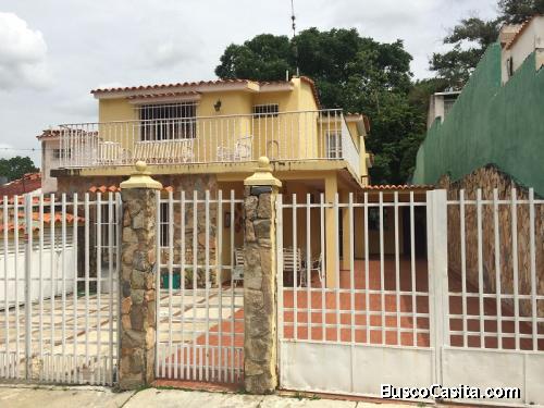 FOCUS INMUEBLES VENDE Casa en Urb. Carialinda, GH19-11