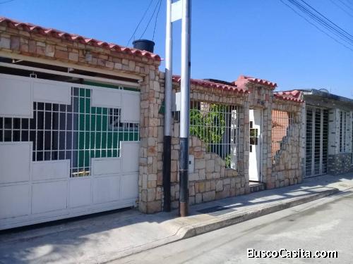 SKY GROUP Vende estupenda casa en Urb. Araguaney I de Palo Negro,