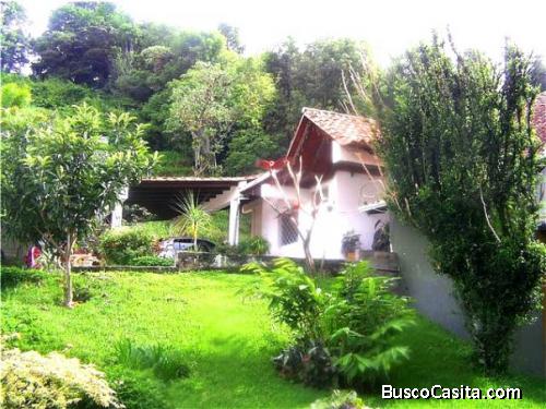 Vendo a buen precio elegante y cómoda casa quinta mas 1 anexo. Mérida