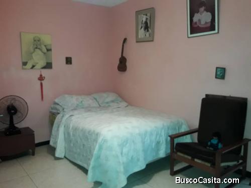 Alquilo linda habitación en el cafetal caracas a dama sería y responsable 