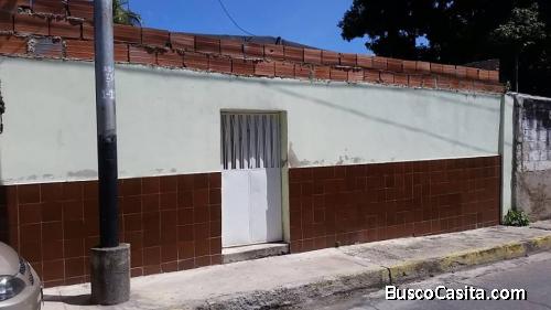 SKY GROUP Vende cómoda y favorable casa en Barrio IndependenciA