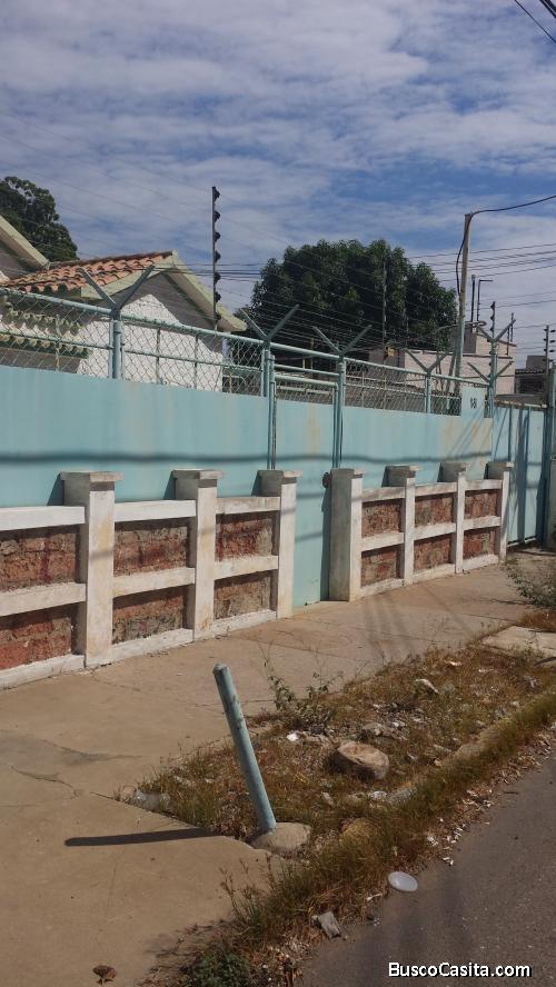 Vendo casa con galpon