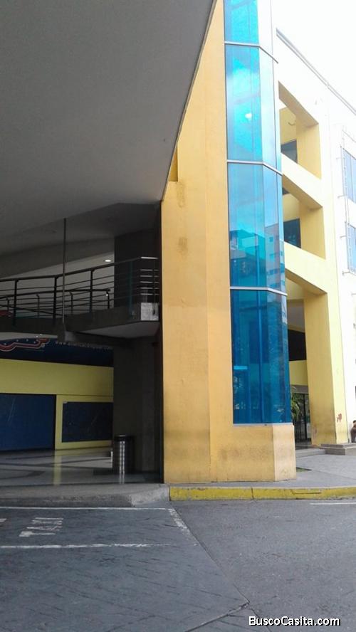 SKY GROUP Vende espacioso local en Reconocido Centro Comercial Las Américas