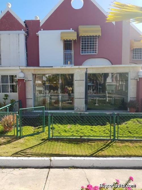 VENTA DE LINDO Y AMPLIO TOWNHOUSE