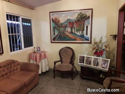 Inmobiliaria Realtor Group vende casa Urb Esmeralda San Diego  precio 32,000