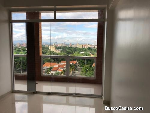 EN VENTA Apartamento en Lomas del Este, MR19-15