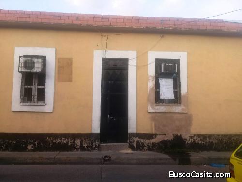 Q1126 CASA CENTRO  AV. ANZOÁTEGUI 