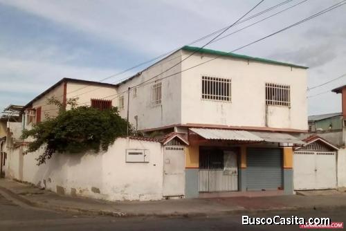SKY GROUP LAS DELICIAS VENDE Casa de DOS PLANTAS en Barrio Santa Rosa,